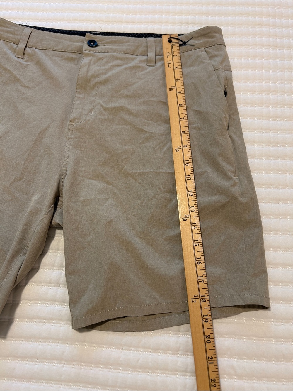 Vuori Lightweight Flat-Front Khaki Shorts Mens 36” waist - Picture 10 of 11
